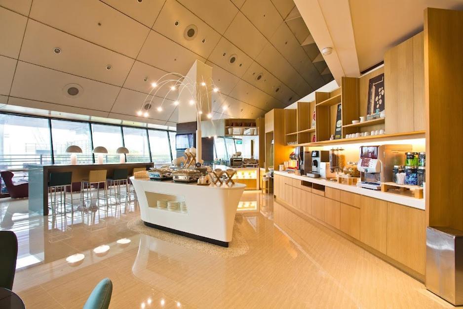 Ambassador Transit Lounge Terminal 2 Hotel Сингапур Екстериор снимка