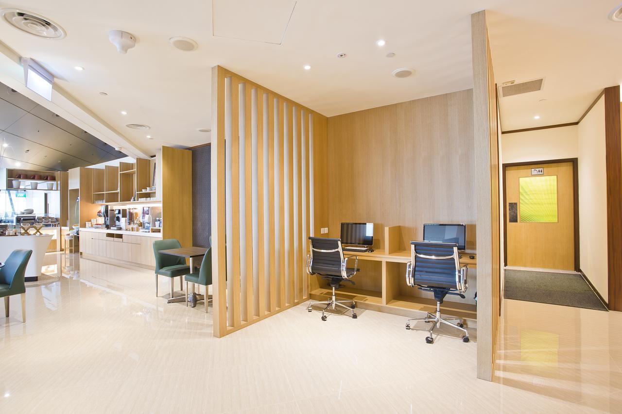 Ambassador Transit Lounge Terminal 2 Hotel Сингапур Екстериор снимка